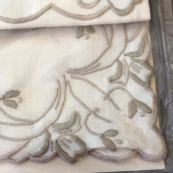 VINTAGE - NEW NEVER used GORGEOUS Hand Embroidered Pure Linen… - Picture 4 of 5